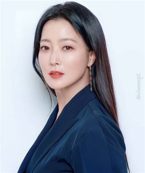  Kim Hee Sun: A Rising Star in the World of Entertainment 