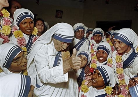  Mother Teresa's Humanitarian Work 