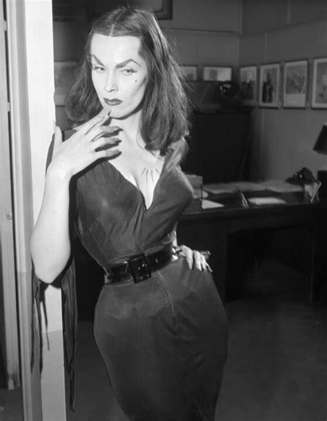  Television Stardom: Vampira Takes Hollywood by Storm 