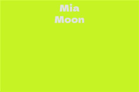 About Mia Moon's Background