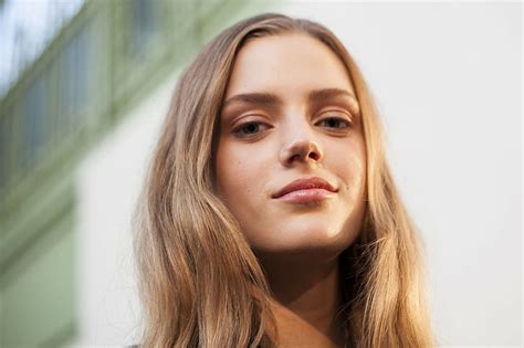 An In-Depth Look at Esther Heesch's Successful Career and Financial Achievements