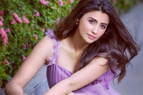 Daisy Shah: Rising Star in Bollywood