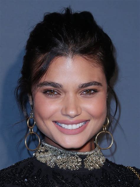 Daniela Braga's Unique Beauty: Her Height, Figure, and Features