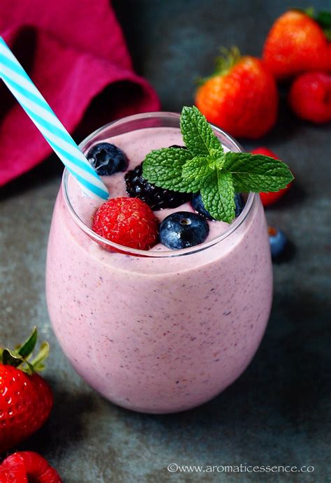 Fiber-Rich Chia Seed and Berry Smoothie