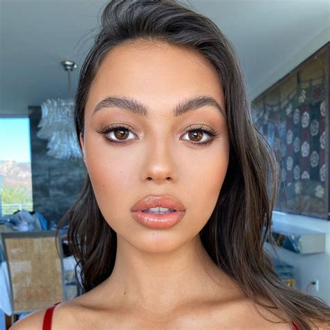 Fiona Barron: A Rising Force in the Social Media Landscape