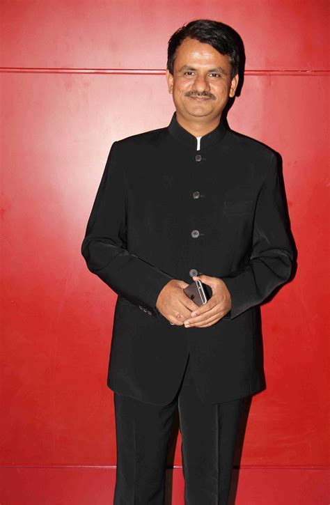 Girish Kulkarni's Height, Figure, and Appearance