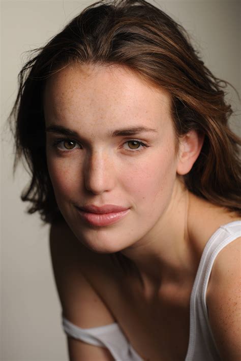 Height Matters: The Impressive Physique of Elizabeth Henstridge