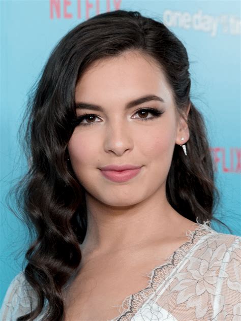 Inspiring Confidence: Isabella Gomez's Perspective on Body Image