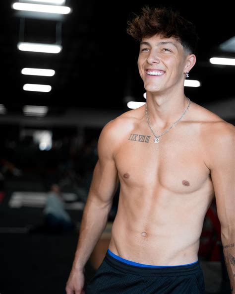 Measurements that Catch Attention: Exploring Tayler Holder's Physique
