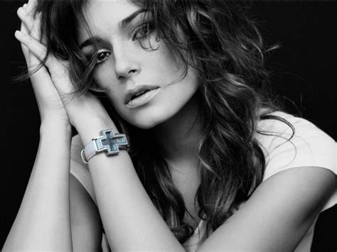 The Face of Luxury Brands: Alena Seredova's Endorsements and Collaborations