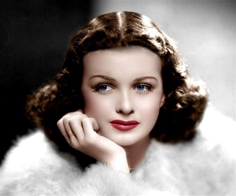 The Journey of Joan Bennett: From Child Actress to Hollywood Icon