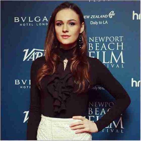 The Remarkable Stature of Sophie Skelton: A Noteworthy Measurement