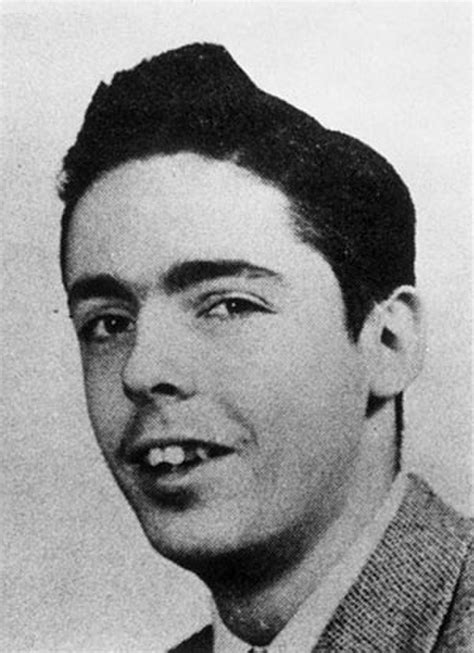 Unmasking the Enigmatic Genius: Thomas Pynchon's Life in the Shadows