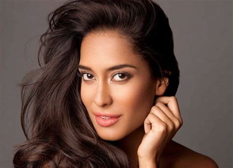 Unveiling Lisa Haydon's Stunning Height and Mesmerizing Figure