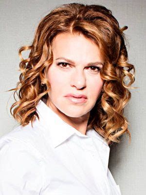 Unveiling Sandra Bernhard's Height, Figure, and Style