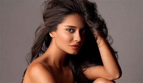 Unveiling the Astonishing Fortune of Lisa Haydon