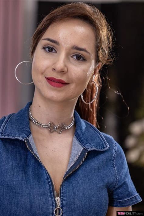 Zeynep Rossa: A Successful YouTuber and Influencer